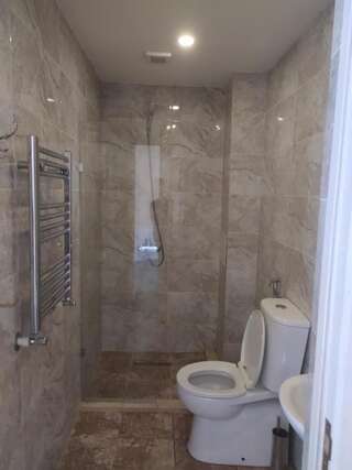 Отель Gabala Hotel Габала Трехместный номер с балконом-1